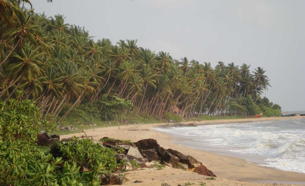 thottada-beach-img